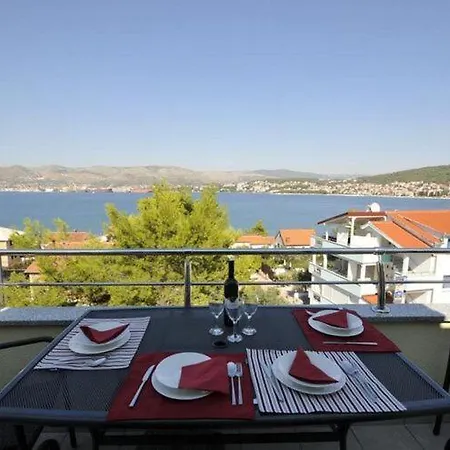 Moonlight - Two Bedroom With Sea View Balcony And Terrace Delux * 特罗吉尔