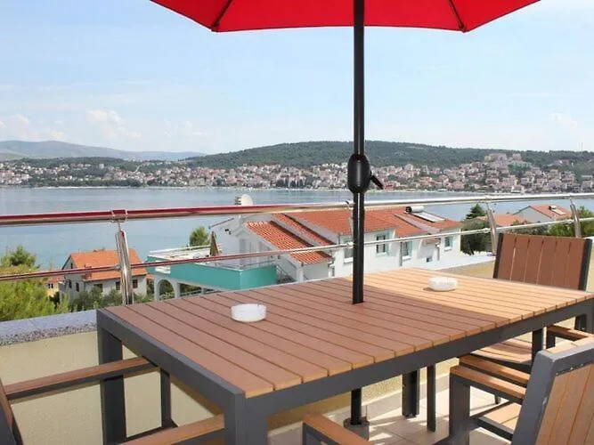 Apartmán Moonlight - Two Bedroom With Sea View Balcony And Terrace Delux Trogir
