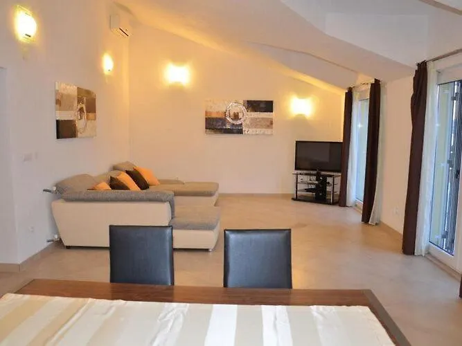 Moonlight - Two Bedroom With Sea View Balcony And Terrace Delux *