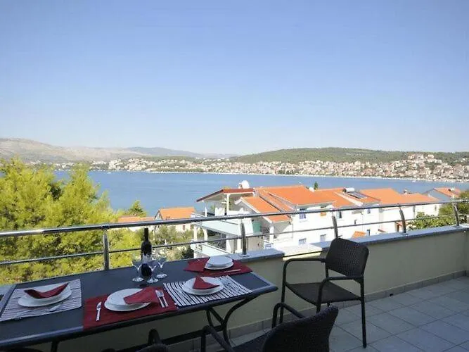 Moonlight - Two Bedroom With Sea View Balcony And Terrace Delux Trogir