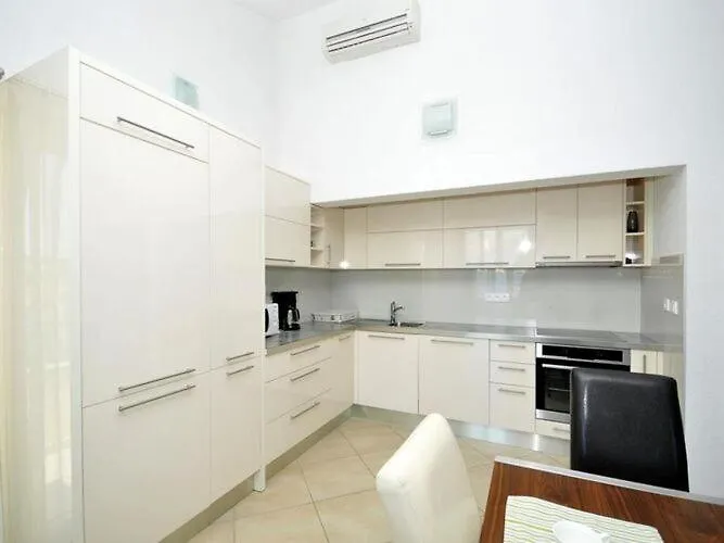 Moonlight - Two Bedroom With Sea View Balcony And Terrace Delux