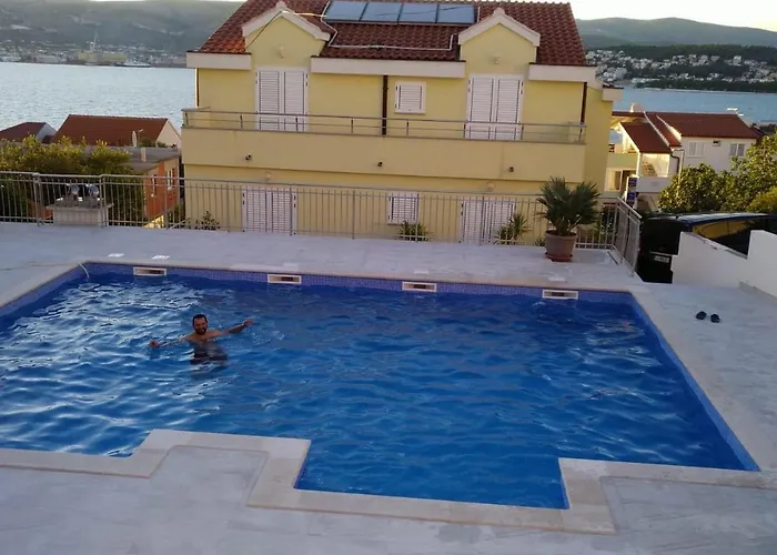 Moonlight - Two Bedroom With Sea View Balcony And Terrace Delux Apartmán Trogir